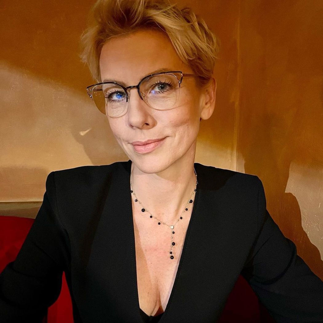 Znamy sposób gwiazd na optyczne wydłużenie nóg. Tak robi Anita Werner